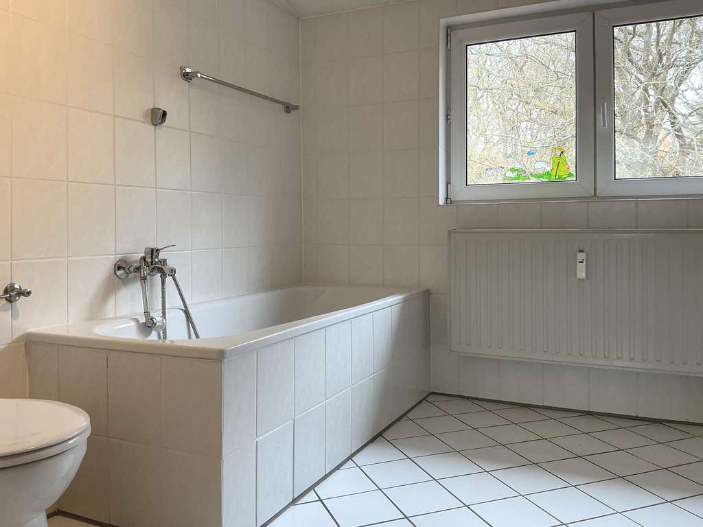 Immobilie in Hann. Münden - Wohnen in Hann Münden mit viel Licht und Raum im Dachgeschoss, 2 Zimmer ETW mit Garage, frei - Bild 3