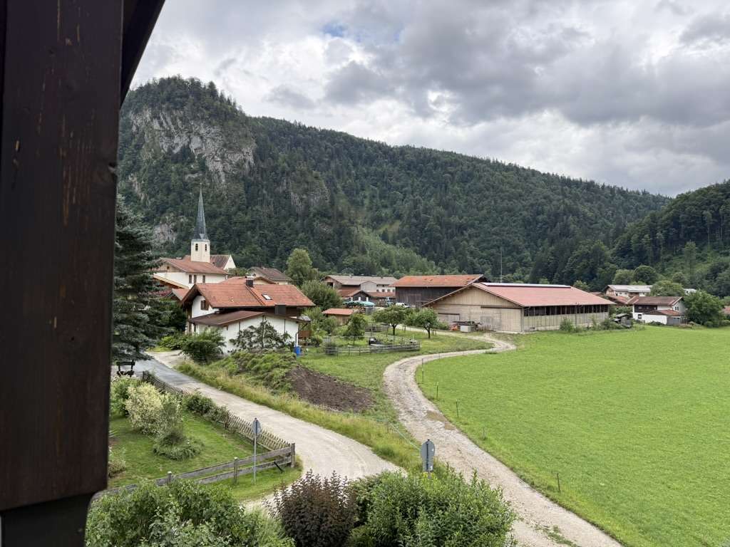 Immobilie in Unterwössen - Vorankündigung_2-3 Zimmer Dachgeschosswohnung, unverbaubarer Bergblick,  Chiemgau - Bild 0