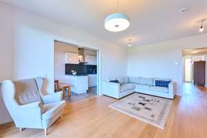 Schöne 4-Zimmer-Wohnung mit großem Balkon und Dachterrasse! – Die vollständige Adresse der Immobilie erhältst du vom Anbieter., 81825 Waldtrudering, München – Vorschaubild 2