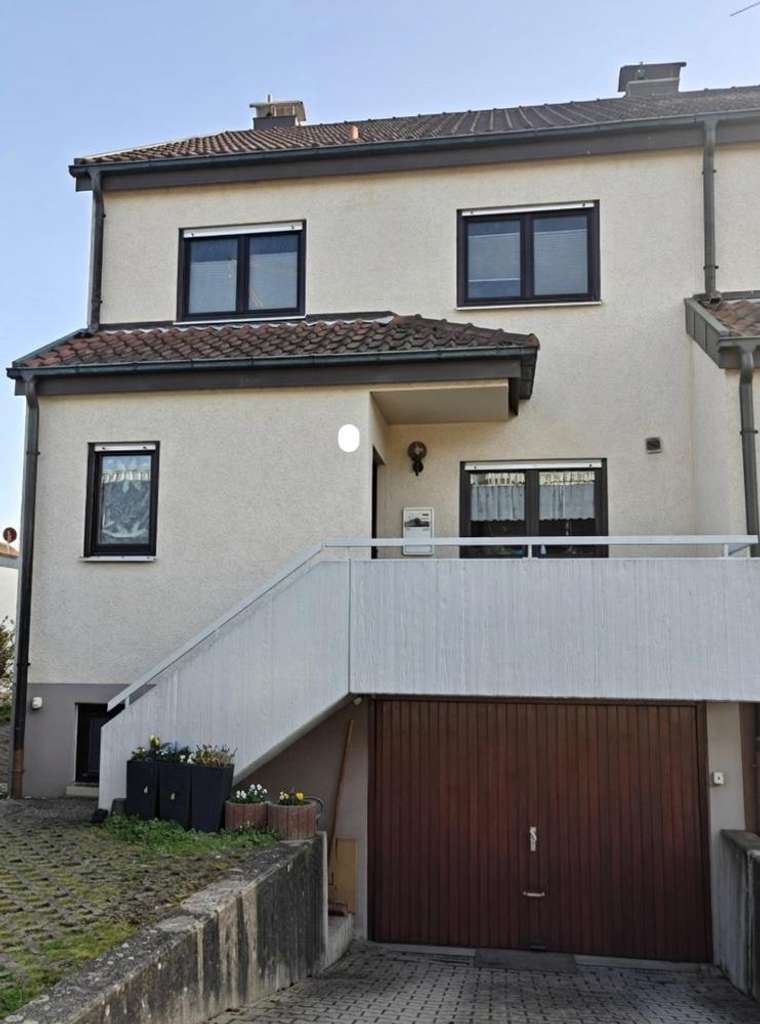 Immobilie in Winterbach - Wohnkomfort mit Potenzial: Vermietete Doppelhaushälfte mit Terrasse & Garage - Bild 2