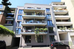 Attraktive 3-Zimmer-Wohnung  in Köln auf 2 OG mit Fußbodenheizung, Gäste-WC,  Balkon, Aufzug