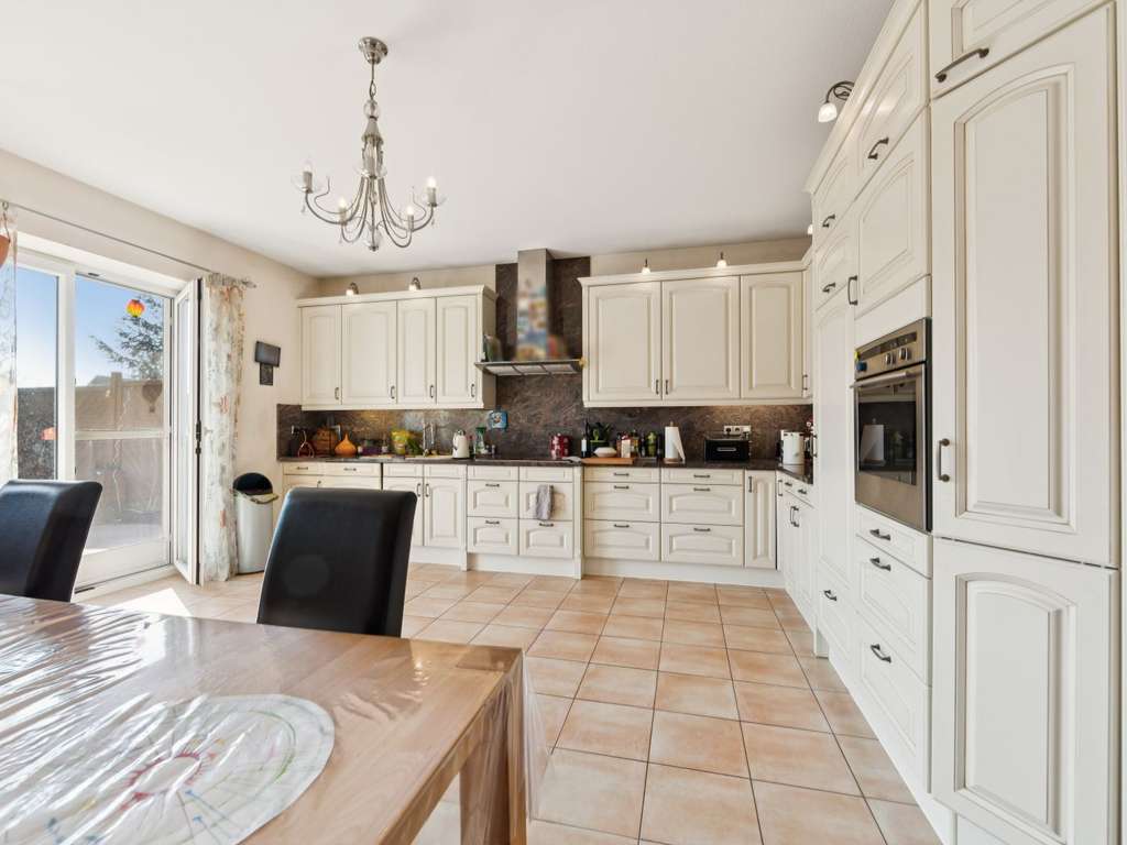 Immobilie in Auetal - Großzügiges Einfamilienhaus mit wunderschönem Garten in Auetal zwischen Rinteln und Hannover - Bild 3