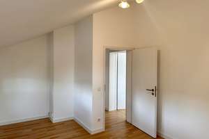 Ihr Zuhause - großzügig, lichtdurchflutet und mit viel Potenzial für modernes Familienleben! – Die vollständige Adresse der Immobilie erhältst du vom Anbieter., 61381 Friedrichsdorf – Vorschaubild 13