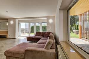 Außergewöhnliches Wohnen mit Fernblick im Haus-im-Haus-Stil - mit Terrassen, Garten & Doppelgarage – Die vollständige Adresse der Immobilie erhältst du vom Anbieter., 61267 Neu-Anspach – Vorschaubild 3