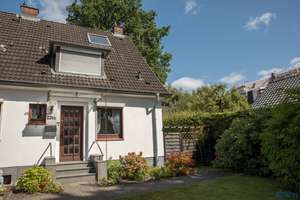 Gemütliches Endreihenhaus mit viel Potenzial im begehrten Hamburg-Niendorf – Die vollständige Adresse der Immobilie erhältst du vom Anbieter., 22455 Niendorf, Hamburg – Vorschaubild 1