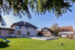 Moderne Stadtvilla mit Pool und großzügigem Garten – luxuriöses Wohnen in ruhiger Lage von Neuried – Die vollständige Adresse der Immobilie erhältst du vom Anbieter., 77743 Neuried – Vorschaubild 3