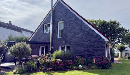 Bild von Gepflegtes Einfamilienhaus in schöner Lage – Wohnen am Fluss in Berne