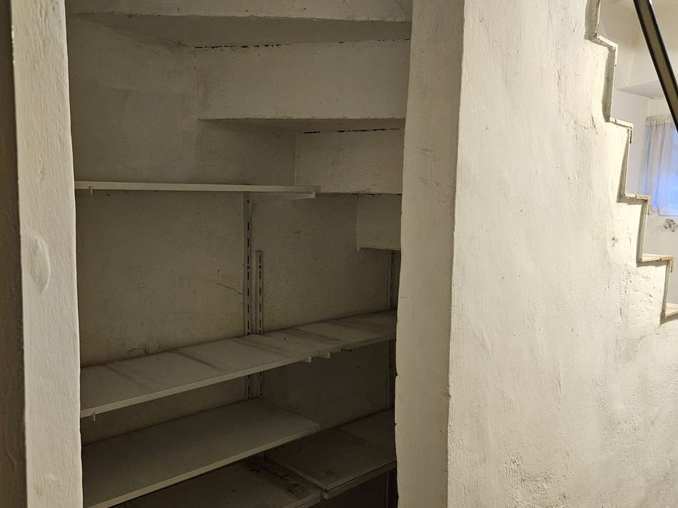 Stau-Raum unter der Treppe
