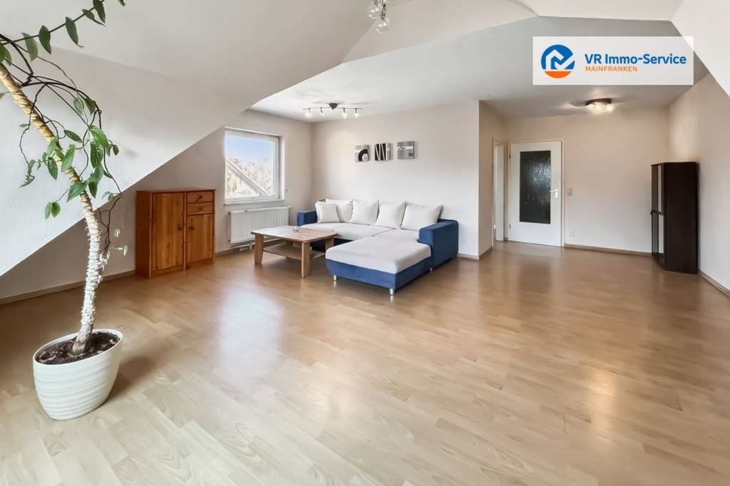 Immobilie in Veitshöchheim - Charmante Dachgeschosswohnung mit Balkon und zwei Stellplätzen - Bild 0