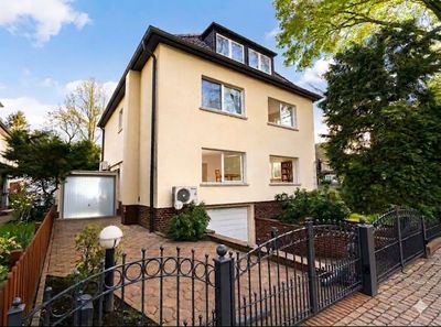Außergewöhnliche Villa mit vielseitigen Nutzungsmöglichkeiten im Duisburger Dellviertel