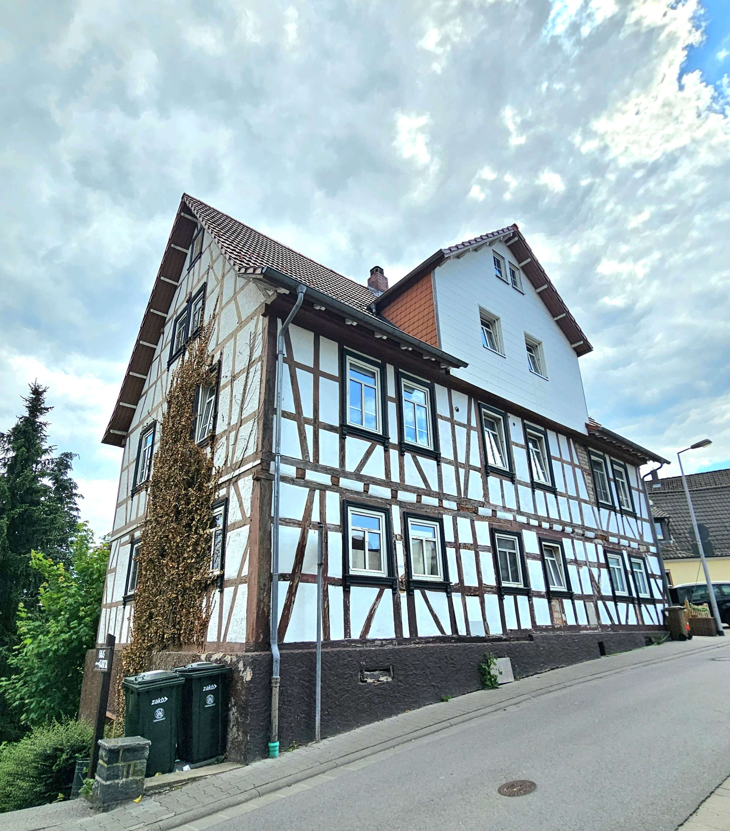 6-Parteienhaus mit 11% Bruttomietrendite zu verkaufen, Bergstraße Kreis – Bild 1