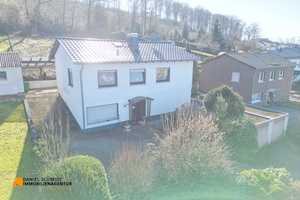Einfamilienhaus mit drei Garagen und großem Grundstück in Gummersbach-Berghausen – Oberbergischer Kreis – Vorschaubild 2