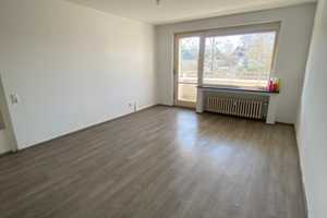 schöne 2 ZKB Wohnung im 1.OG *ab sofort* zu vermieten – Vulkanstraße 242, 47807 Krefeld – Vorschaubild 1