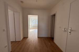 Schöne familienfreundliche 4-Zimmer-Wohnung mit Loggia nähe Augsburg-Kuhsee zu vermieten 