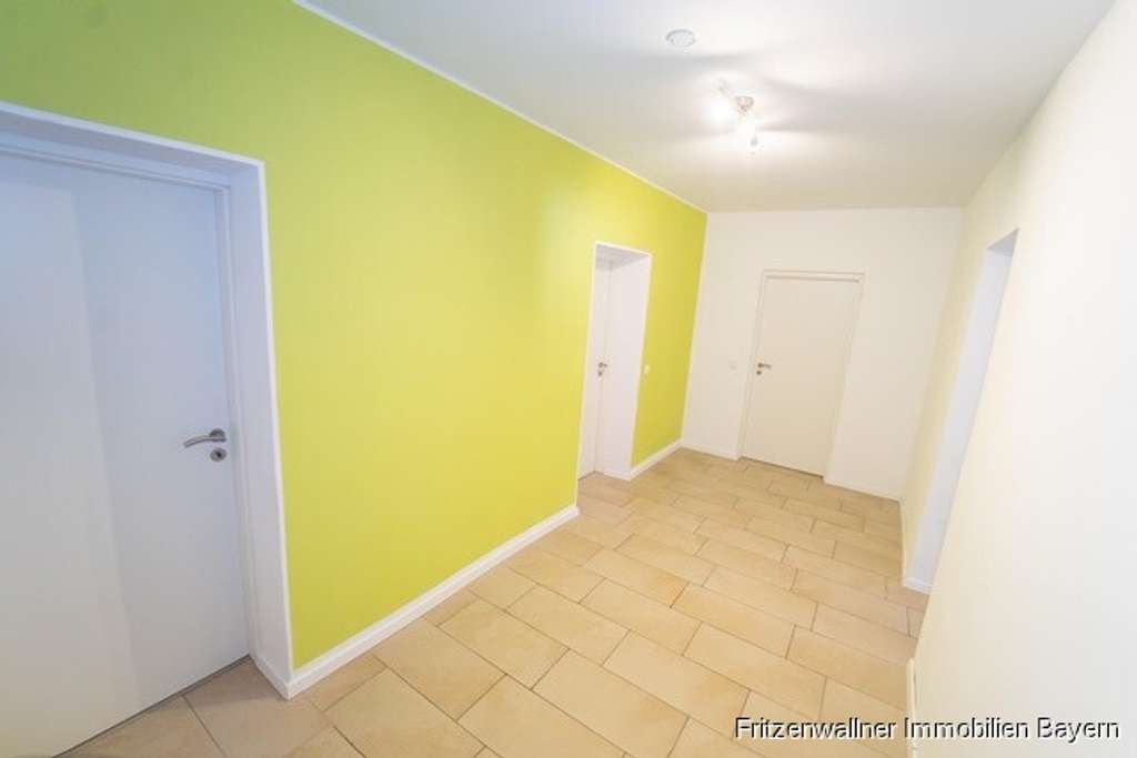 Immobilie in Hohenpeißenberg - „Attraktive 4-Zimmer-Wohnung mit Balkon und Stellplätzen – KfW-115“ - Bild 2