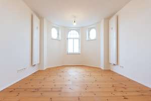 Dachgeschosstraum mit Galerie & Balkon | 2 Bäder | Aufzug | Dielenboden | Stellplatz mgl. – Wurzner Straße 156a, 4318 Sellerhausen-Stünz, Leipzig – Vorschaubild 11