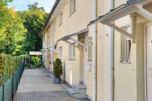 ROGERS: Helles Reihenhaus mit sichtbaren Holzbalken und Garten – Fürstenfeldbruck (Kreis) – Vorschaubild 15