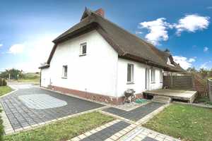 Einziehen und wohlfühlen! Modernisierte DHH mit 4 Zi., ca. 81m² Wfl, Ausbaureserve & Pachteinnahmen – Ostvorpommern (Kreis) – Vorschaubild 3