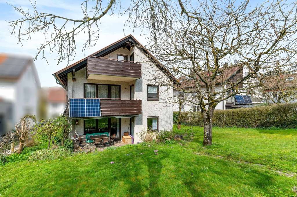 Immobilie in Wernau (Neckar) - Großzügiges Zweifamilienhaus mit tollem Garten in ruhiger Lage von Wernau - Bild 1