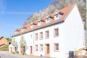 Hochwertig saniertes Bauernhaus mit 3 möblierten Wohnungen & voll ausgestatteten Gastronomie – Die vollständige Adresse der Immobilie erhältst du vom Anbieter., 54441 Trassem – Vorschaubild 2
