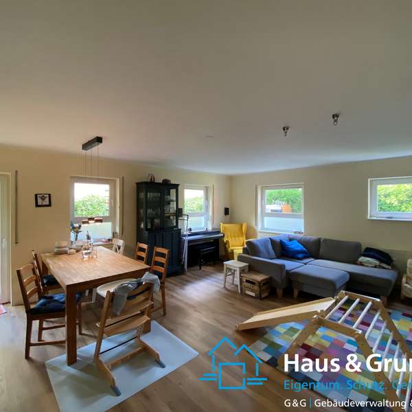 *** Großzügige, helle 5-Zimmer-Erdgeschoss-Wohnung mit Terrasse und Gemeinschaftsgarten ****