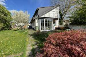 Preiswertes und geräumiges Haus mit fünf Zimmern in Köln