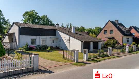 Bild von Exclusive Immobilie mit Doppelgarage und großem Carport