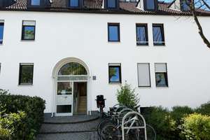 Helle, renovierte 2,5-Zimmer-Wohnung mit Südbalkon in -Moosach - RESERVIERT!