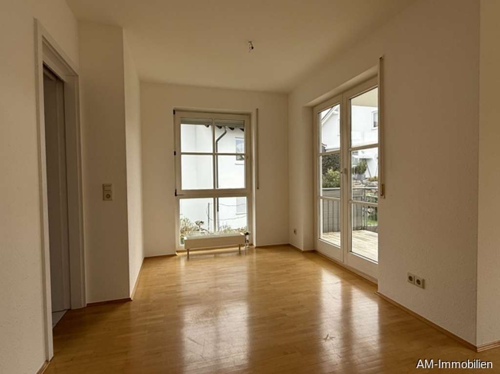 Immobilie in Uhldingen-Mühlhofen - Bezaubernde,  lichtdurchflutete 3-Zimmer-ETW mit Balkon und Blick ins Grüne-dennoch GENIAL ZENTRAL! - Bild 3