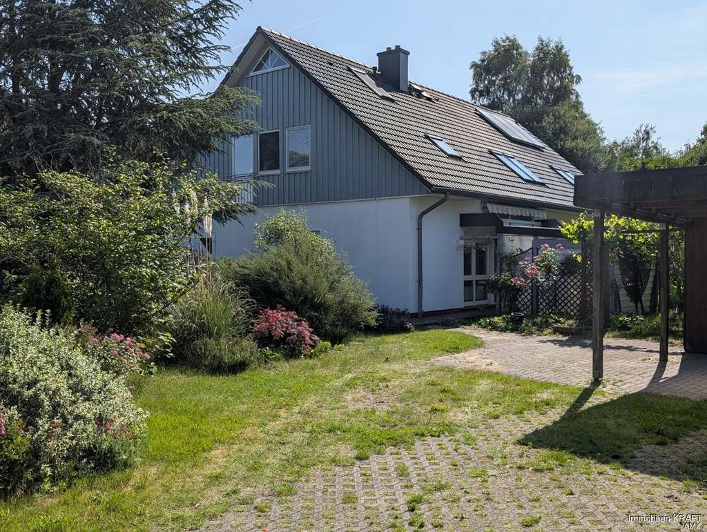 Immobilie in Zeven - Erdgeschosswohnung mit Terrasse und Carport - Bild 0