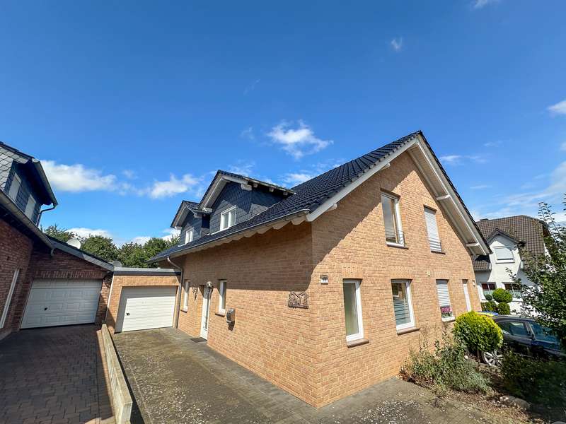 "Idyllisches Familienparadies in Euskirchen - Charmante Doppelhaushälfte mit Blick ins Grüne