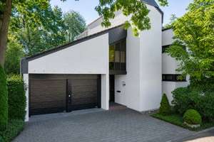 Provisionsfrei: Architektenhaus mit Galerie, Wintergarten und großem Garten