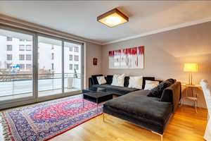 Möbliert: Ruhige Balkonwohnung mit Blick in den Innenhof – Die vollständige Adresse der Immobilie erhältst du vom Anbieter., 81679 Altbogenhausen, München – Vorschaubild 1