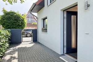 Isernhagen K.B. | Hochwertige DHH mit großzügigem Wohn-Ess-Bereich und exzellenter Ausstattung – Die vollständige Adresse der Immobilie erhältst du vom Anbieter., 30916 Isernhagen – Vorschaubild 1
