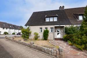 Solide DHH mit großzügigem Garten und großer Garage  in Sackgassenlage! Zeitnah beziehbar! – Die vollständige Adresse der Immobilie erhältst du vom Anbieter., 47804 Benrad-Süd, Krefeld – Vorschaubild 2