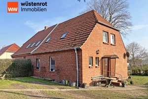 VIEL PLATZ FÜR MENSCH UND TIER: HAUSHÄLFTE MIT EINBAUKÜCHE UND PFERDEHOF + KOPPEL + NEBENGEBÄUDE – Müritz (Kreis) – Vorschaubild 5