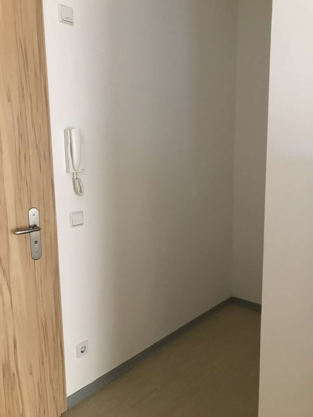 Nische neben Eingangstür
