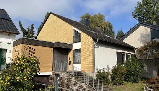 Bild von Ruhig und familienfreundlich gelegenes Einfamilienhaus mit Garage, Keller und eingewachsenem Garten