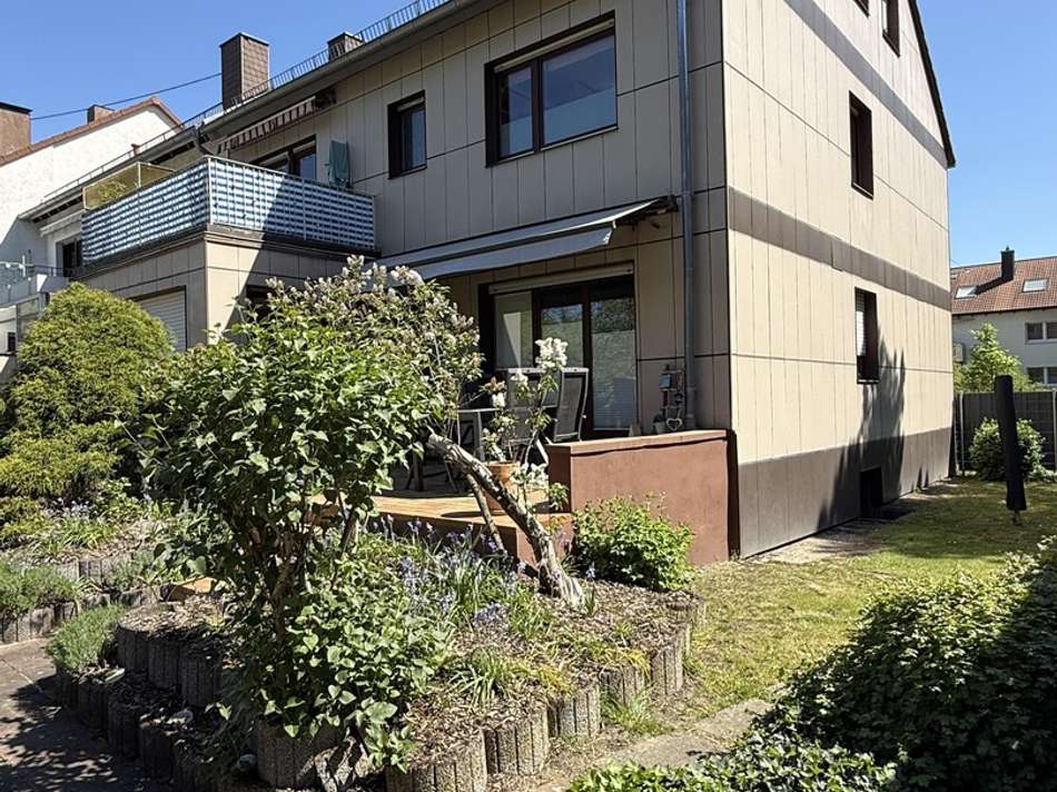 Ansicht seitlich vom Garten