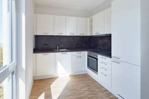 Komfortables Familienwohnen: 4-Zimmer-Wohnung mit offener Küche und Balkon – Grünhofer Weg 44, 13581 Spandau (Ortsteil), Berlin – Vorschaubild 2
