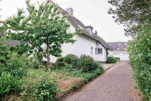Kernsanierte, moderne Eigentumswohnung im Zweifamilienhaus mit 2 Garagen & großem Garten in Verberg