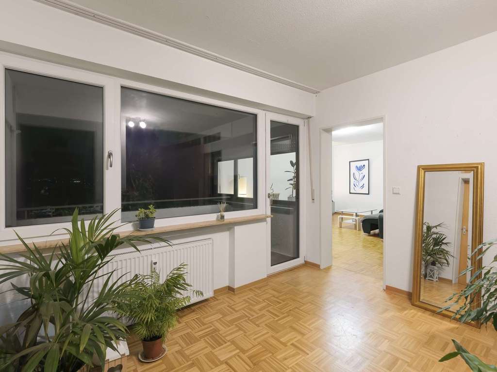 Immobilie in Ditzingen - Charmante 2,5-Zimmer-Etagenwohnung mit Balkon und Tiefgaragenstellplatz in Ditzingen - Bild 1