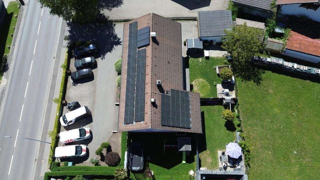 Immobilie in Opfenbach - Ideal für Kapitalanleger oder gemeinsames Wohnen – modernisiertes Mehrfamilienhaus mit PV-Anlage - Bild 2