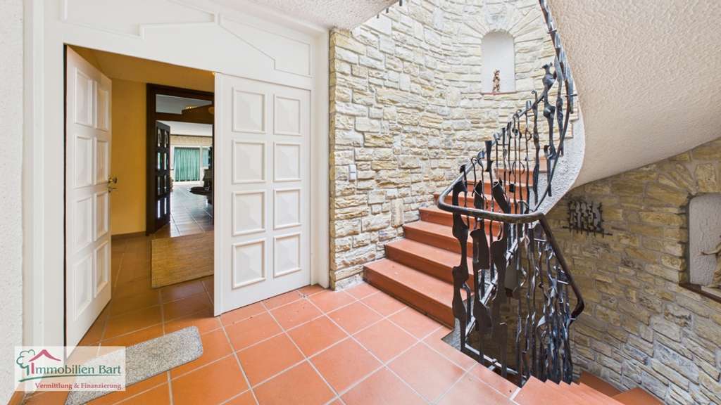 Immobilie in Losheim am See - WOHNHAUS MIT 458 M² WOHNFLÄCHE IN LOSHEIM-HAUSBACH - Bild 1