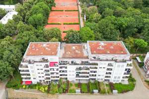 Penthouse-Feeling im Grünen: Großzügige 4-Zimmer-Wohnung mit Terrasse und Balkon in Berlin-Britz – Die vollständige Adresse der Immobilie erhältst du vom Anbieter., 12347 Britz, Berlin – Vorschaubild 2