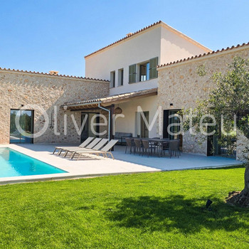 EINFAMILIENHAUS MIT GARTEN, POOL UND GARAGE
