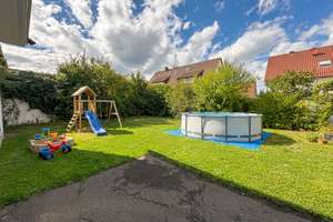 „Haus im Haus“-Erlebnis - Großzügige 4-Zimmer-Wohnung mit Balkon & eigenem Garten