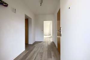 🏡 Senioren-WBS erforderlich – 2,5-Zimmer-Dachgeschosswohnung mit 🌿 zwei Balkonen & 🍴 EBK – Schulte-Hordelhoff-Str. 10-12, 44866 Günnigfeld, Bochum – Vorschaubild 2