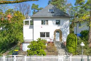 Exklusive Villenlage Nikolassee – Charaktervolles Einfamilienhaus mit Gartenidylle für die Familie – Die vollständige Adresse der Immobilie erhältst du vom Anbieter., 14129 Nikolassee, Berlin – Vorschaubild 2