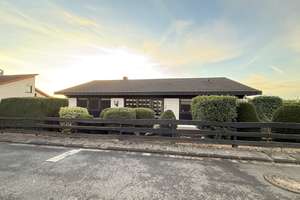 Charmanter, gepflegter Bungalow mit idyllischem Garten – Die vollständige Adresse der Immobilie erhältst du vom Anbieter., 63654 Büdingen – Vorschaubild 2